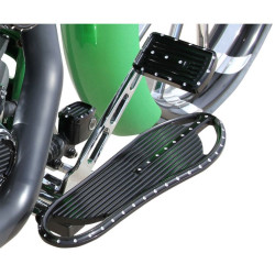PartzBiz HD DS16210668 - แผ่นปูพื้นไดรเวอร์ Covingtons Dimpled Black Cut Harley FLHT & FL Softail 84-17 | C1334-B
