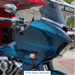 PartzBiz HD KWW-01-0622-DS - Klock Werks Pro Touring Flare 10‚” กระจกบังลมควันดำ Harley FLTR Road Glide PartzBiz HD KWW-01-0622-DS - Klock Werks Pro Touring Flare 10‚” กระจกบังลมควันดำ Harley FLTR Road Glide