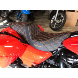 PartzBiz HD 808-07B-175-ORGLS-GRIP-BLKCARBON - Saddlemen Orange Lattice Stitch Carbon Fiber Gripper Step Up Seat Harley Touring PartzBiz HD 808-07B-175-ORGLS-GRIP-BLKCARBON - Saddlemen Orange Lattice Stitch Carbon Fiber Gripper Step Up Seat Harley Touring